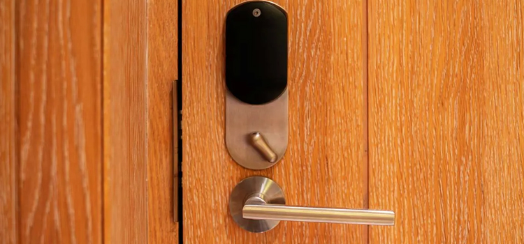 Automatic Locking Door Knob Mountain House